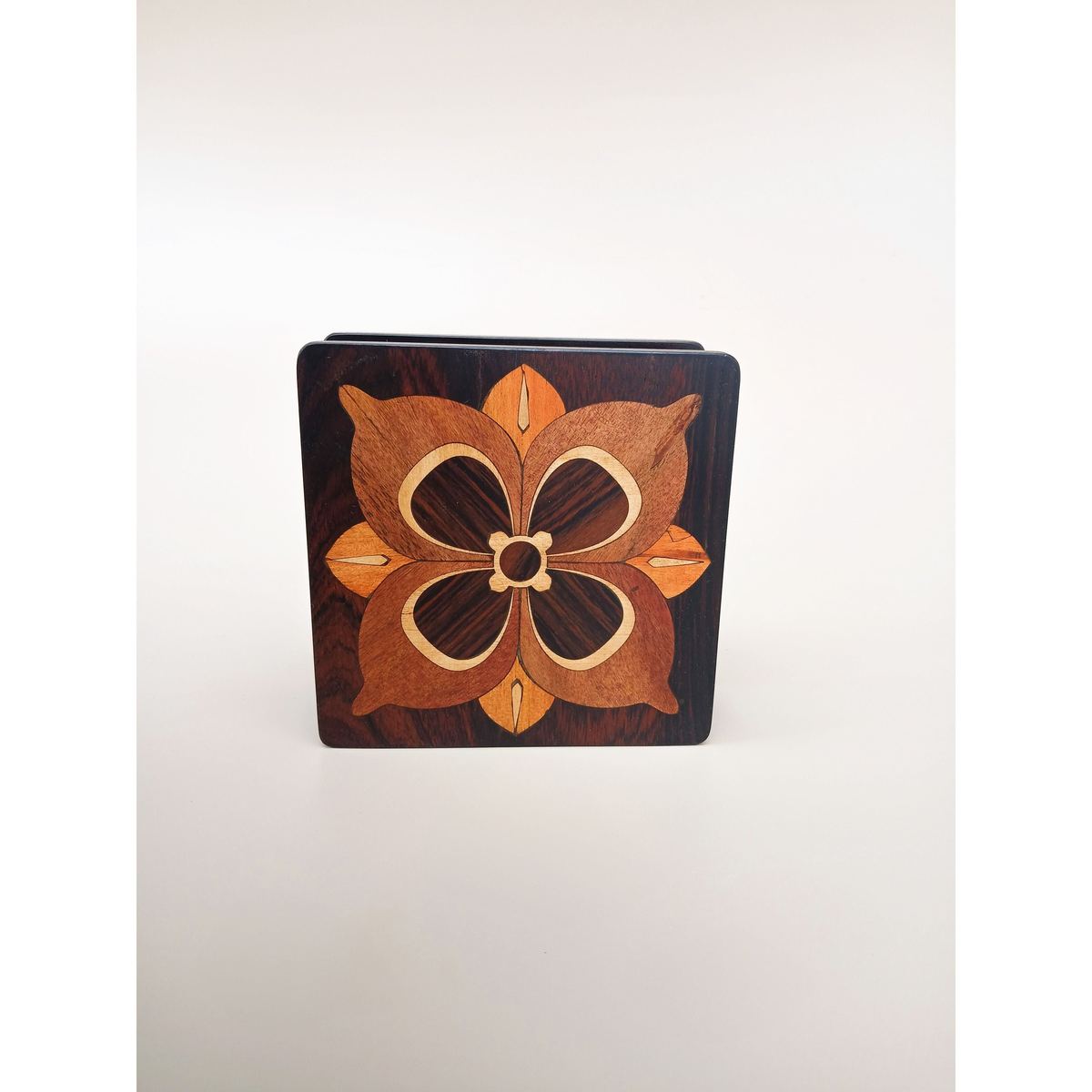 Qutub Napkin Holder